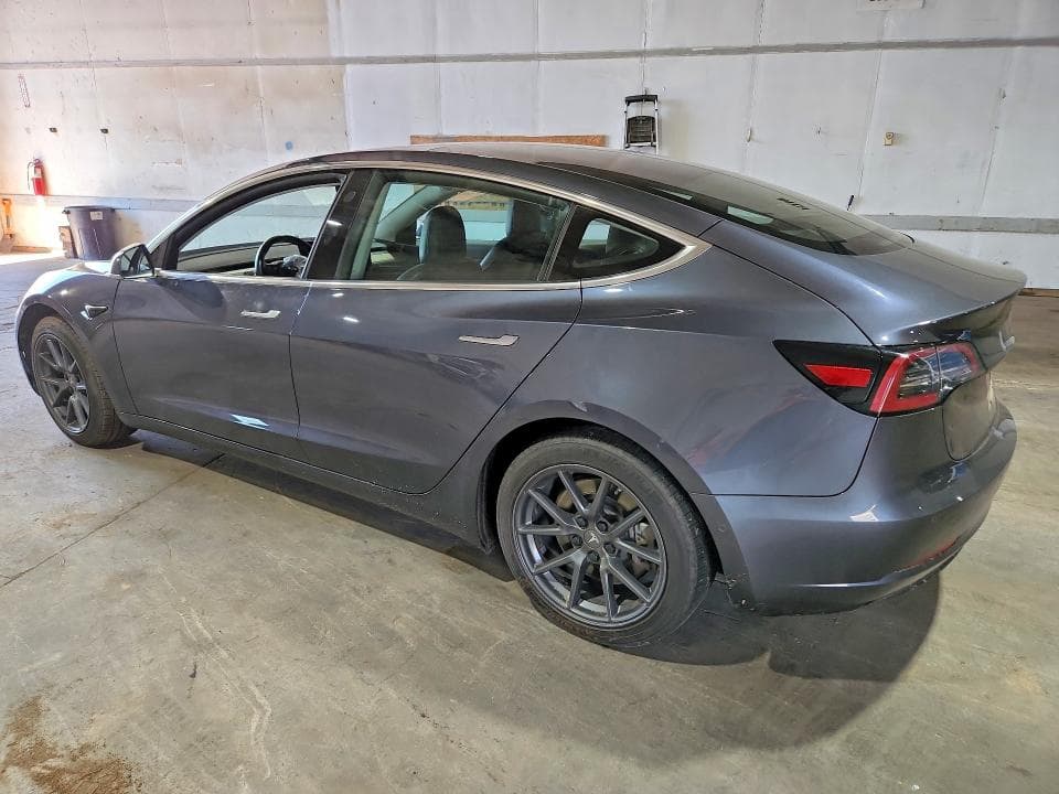 2018 TESLA MODEL 3 2