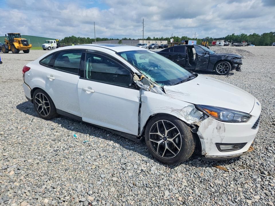 2017 FORD FOCUS SEL 4