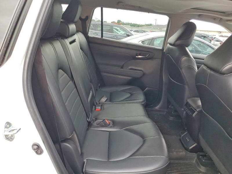 2022 TOYOTA HIGHLANDER XLE 11