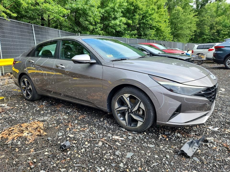 2023 HYUNDAI ELANTRA SEL 4