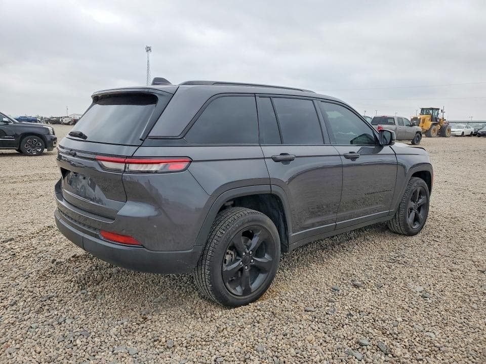 2022 JEEP GRAND CHEROKEE LAREDO 3