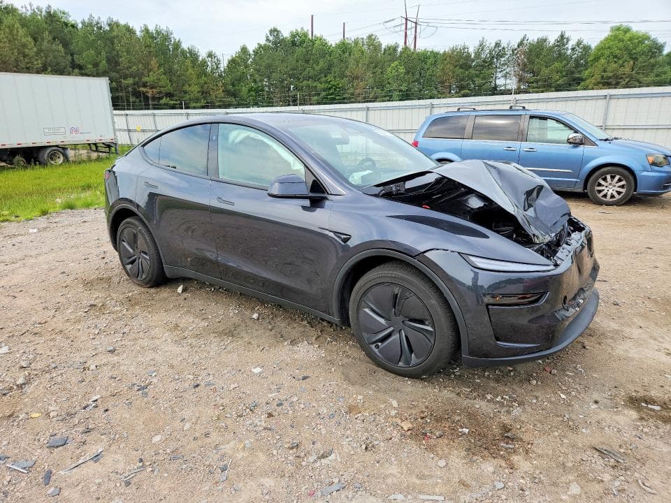 2026 TESLA MODEL Y 4