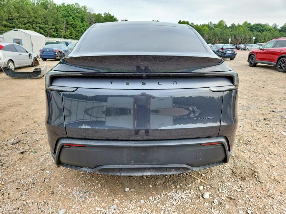 2026 TESLA MODEL Y 6