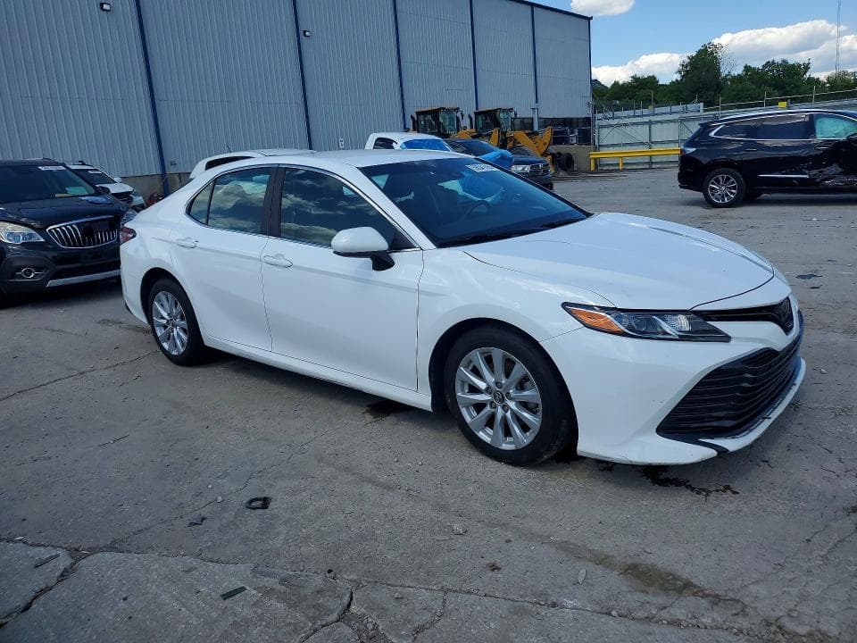 2018 TOYOTA CAMRY LE 4