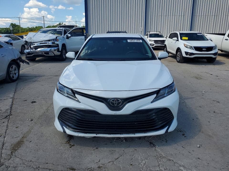 2018 TOYOTA CAMRY LE 5