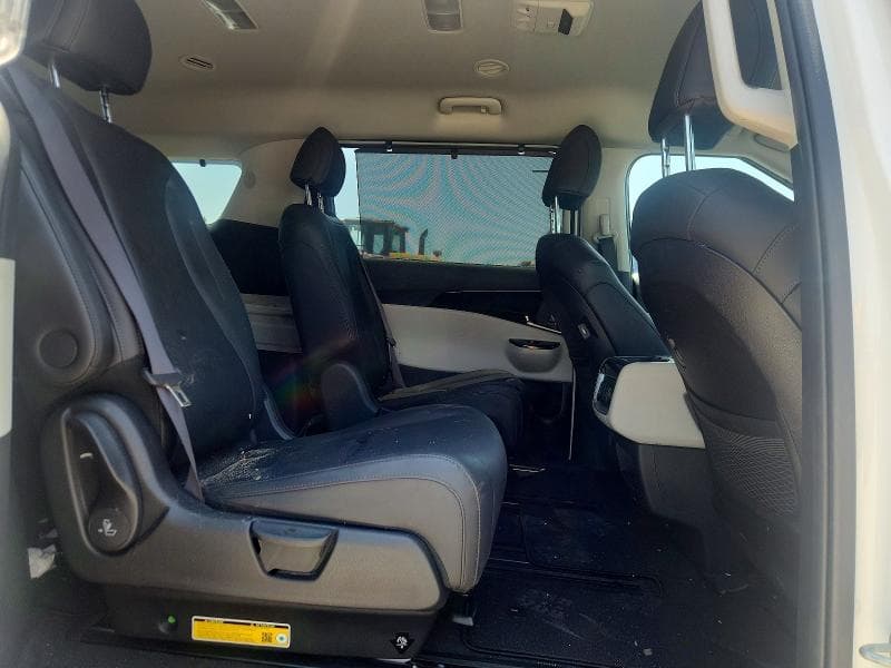2024 KIA CARNIVAL SX 11