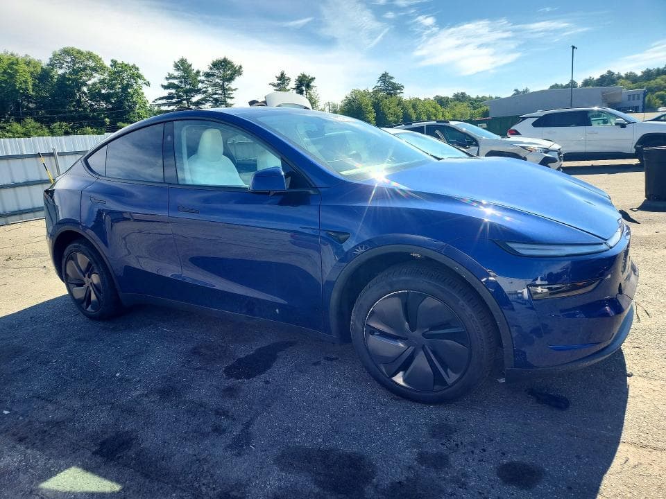 2026 TESLA MODEL Y 4