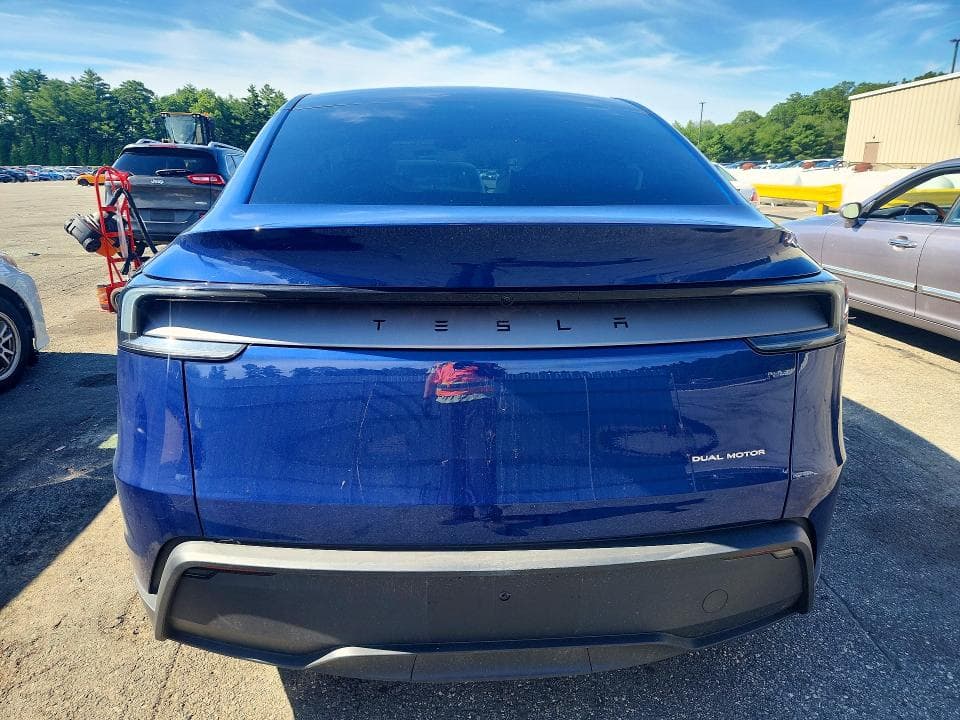 2026 TESLA MODEL Y 6