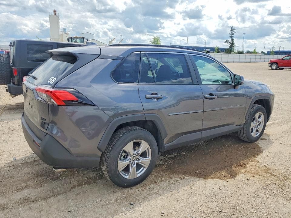 2025 TOYOTA RAV4 XLE 3