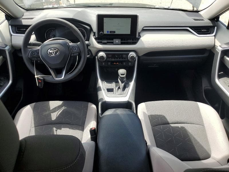 2025 TOYOTA RAV4 XLE 8