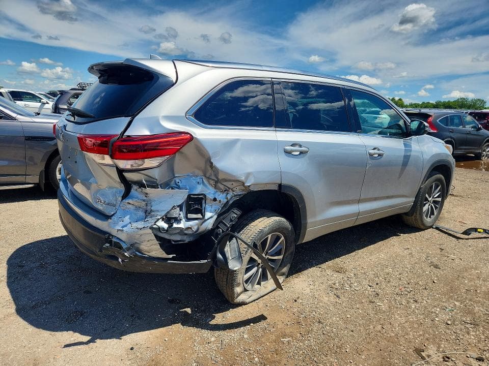 2017 TOYOTA HIGHLANDER XLE 3
