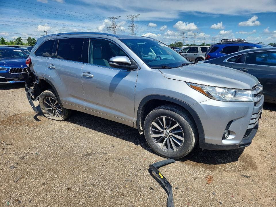2017 TOYOTA HIGHLANDER XLE 4