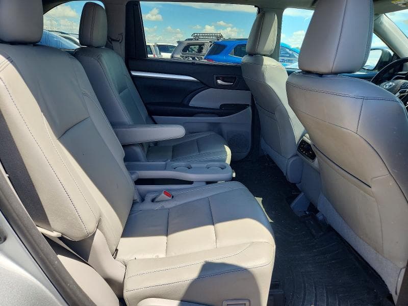 2017 TOYOTA HIGHLANDER XLE 10
