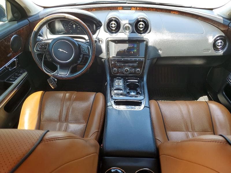 2017 JAGUAR XJ 8