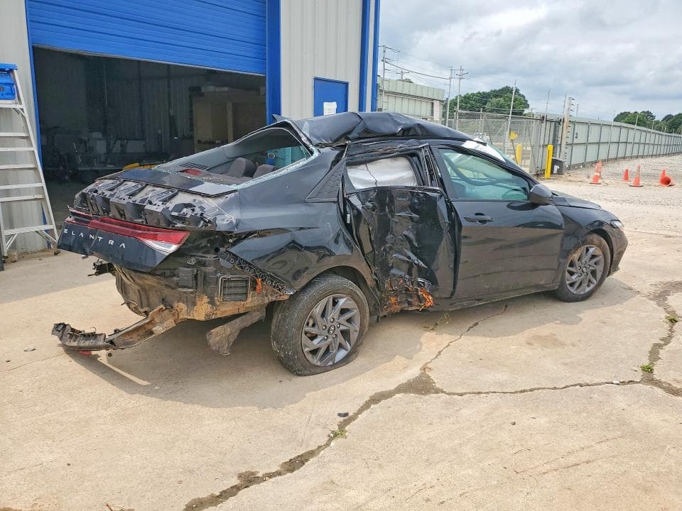 2024 HYUNDAI ELANTRA SEL 3