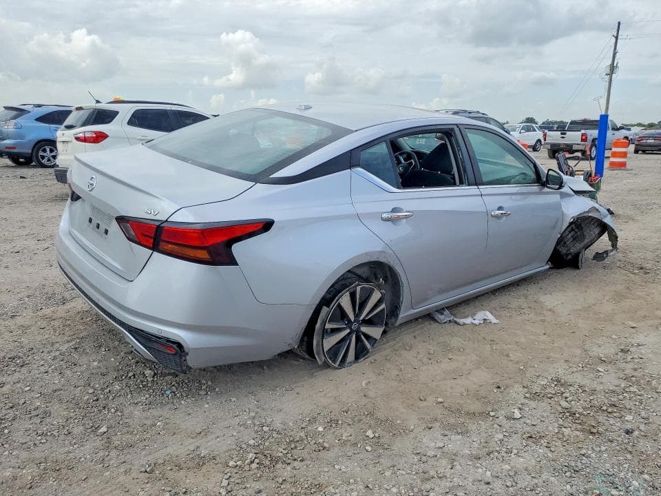 2022 NISSAN ALTIMA SV 3