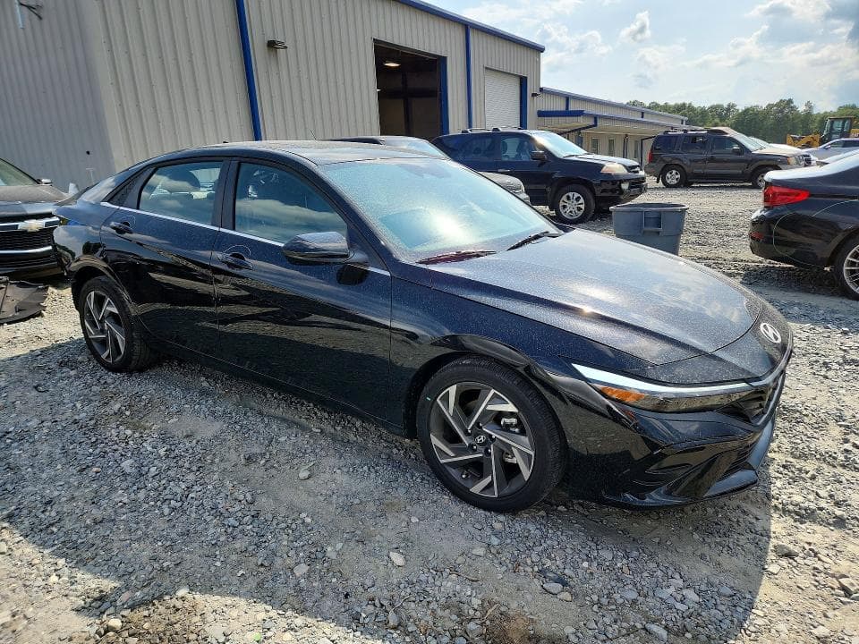 2025 HYUNDAI ELANTRA SEL 4