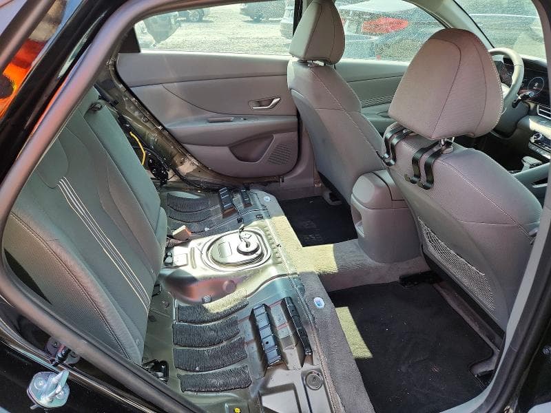 2025 HYUNDAI ELANTRA SEL 10