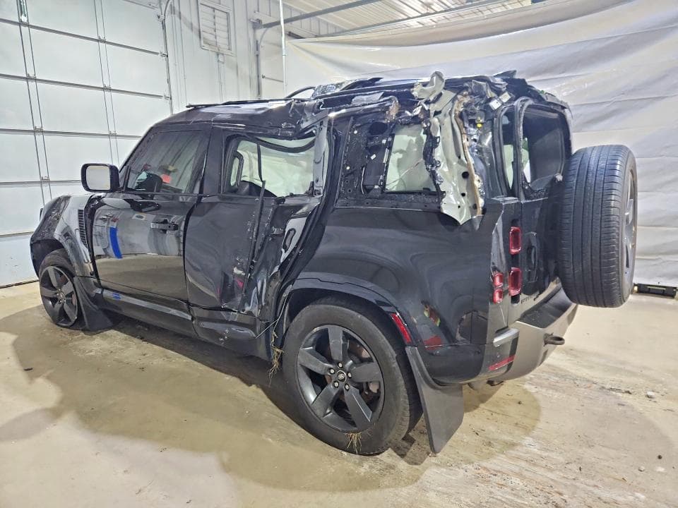 2022 LAND ROVER DEFENDER 110 X-DYNAMIC HSE 2