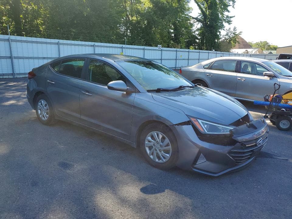 2019 HYUNDAI ELANTRA SE 4