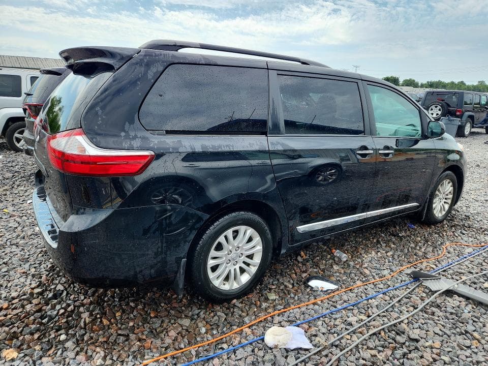 2017 TOYOTA SIENNA XLE 8-PASSENGER XLE 8-PASSENGER 3