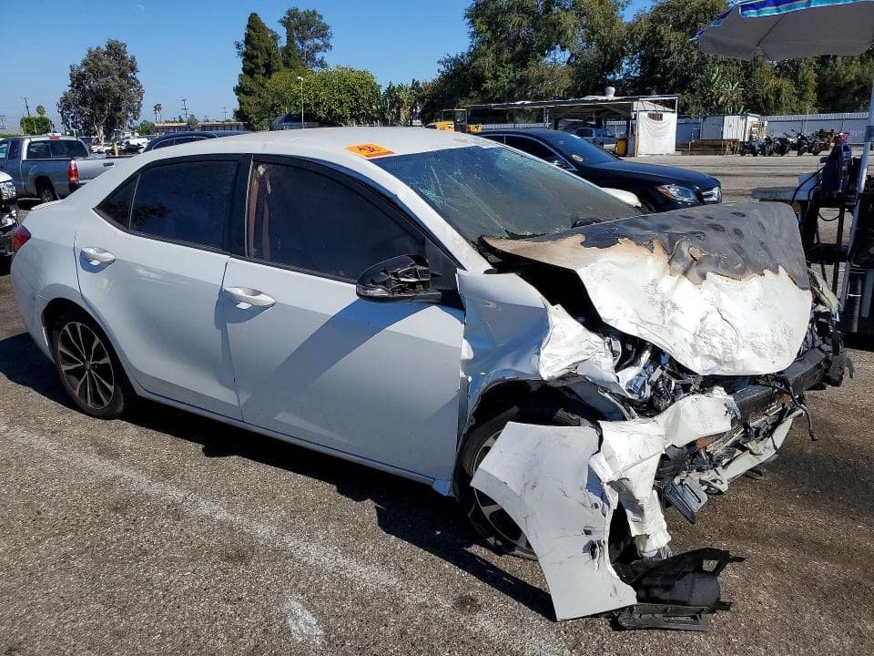 2017 TOYOTA COROLLA SE 4