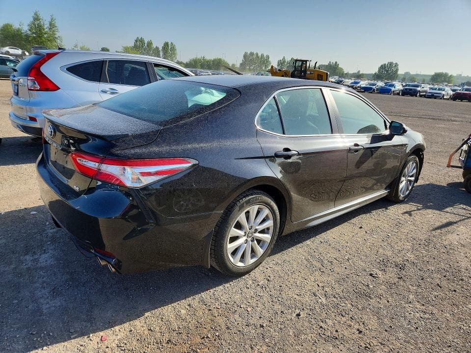 2020 TOYOTA CAMRY SE SE 3