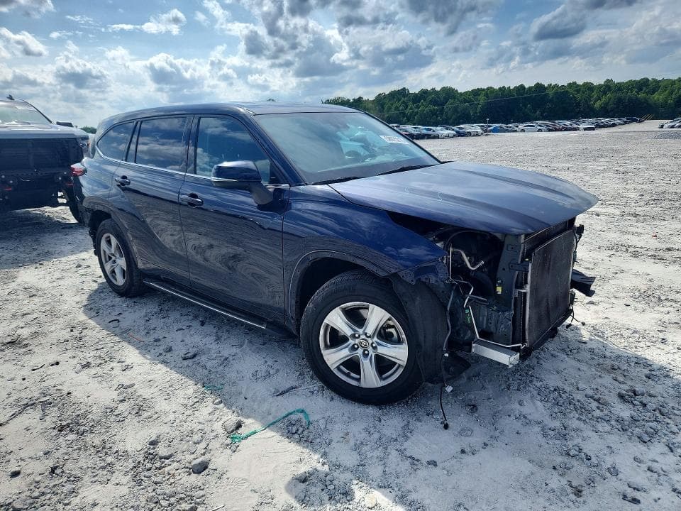 2022 TOYOTA HIGHLANDER LE 4