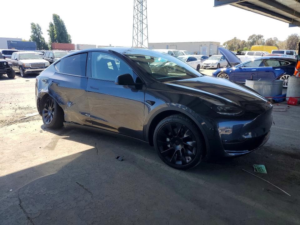 2024 TESLA MODEL Y 4