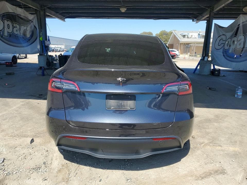 2024 TESLA MODEL Y 6