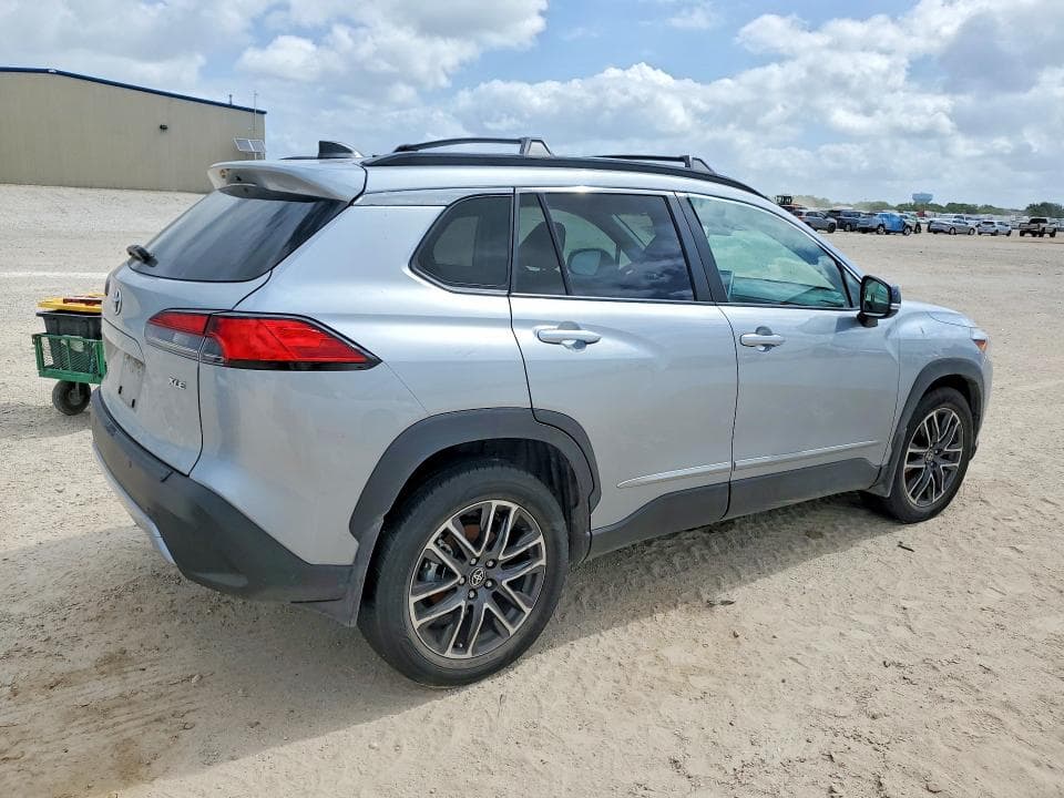 2026 TOYOTA COROLLA CROSS XLE 3