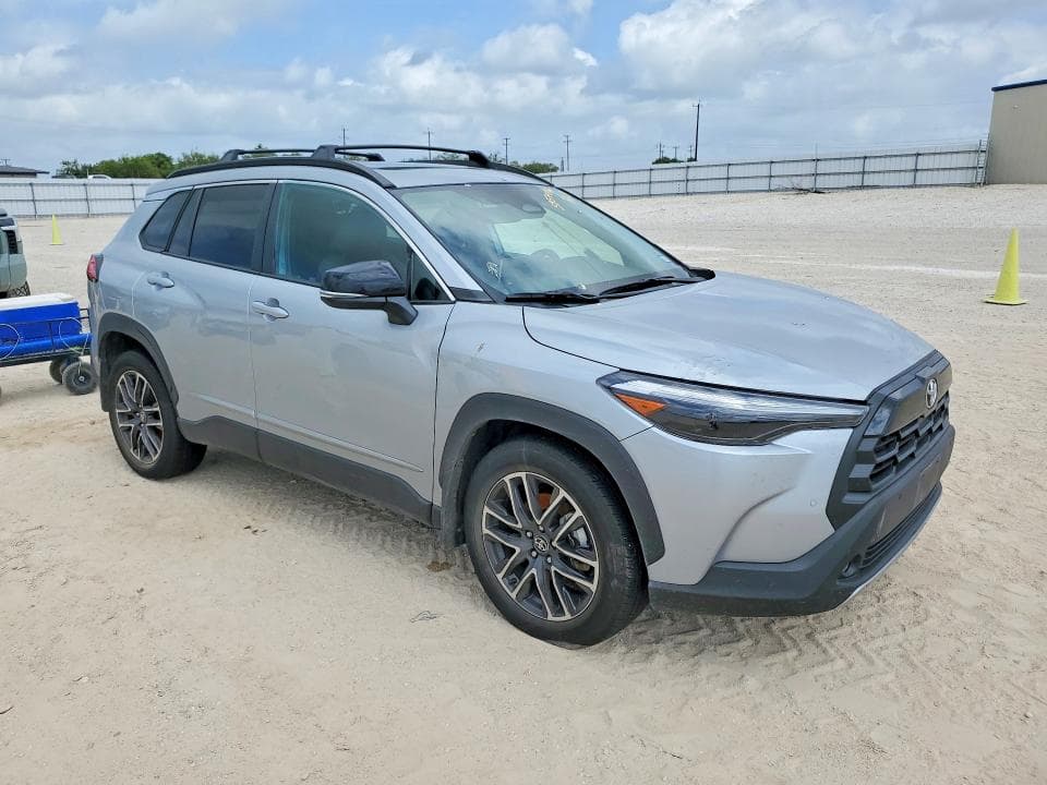 2026 TOYOTA COROLLA CROSS XLE 4