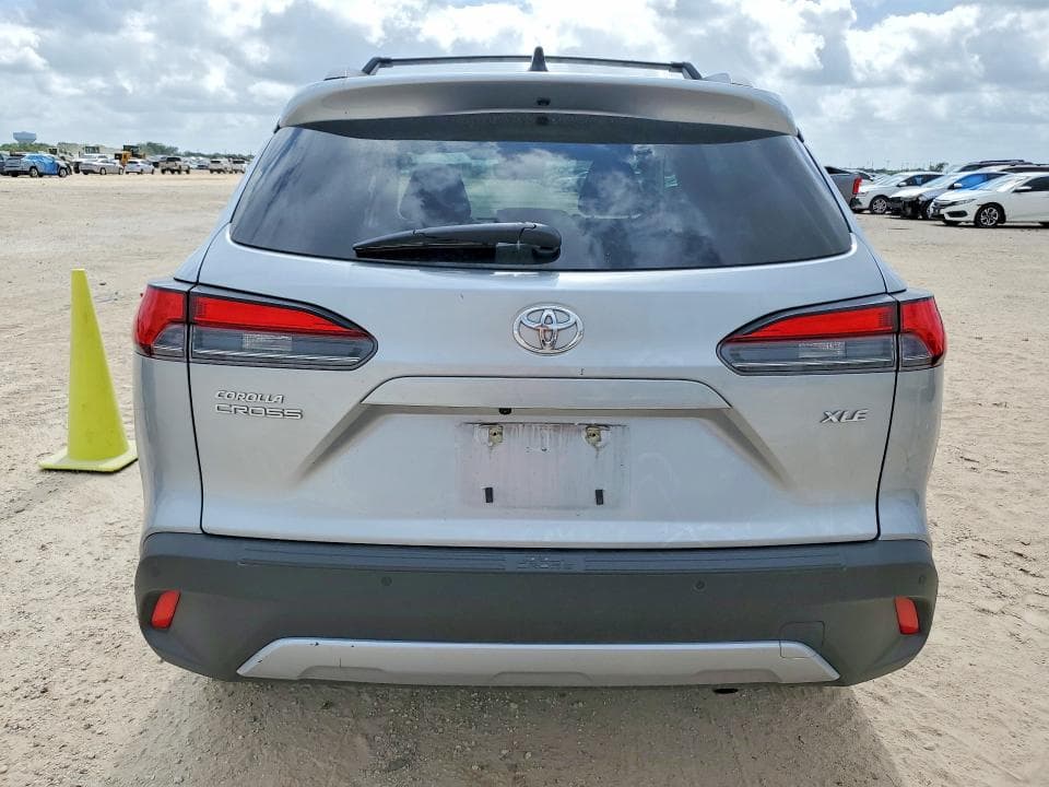 2026 TOYOTA COROLLA CROSS XLE 6