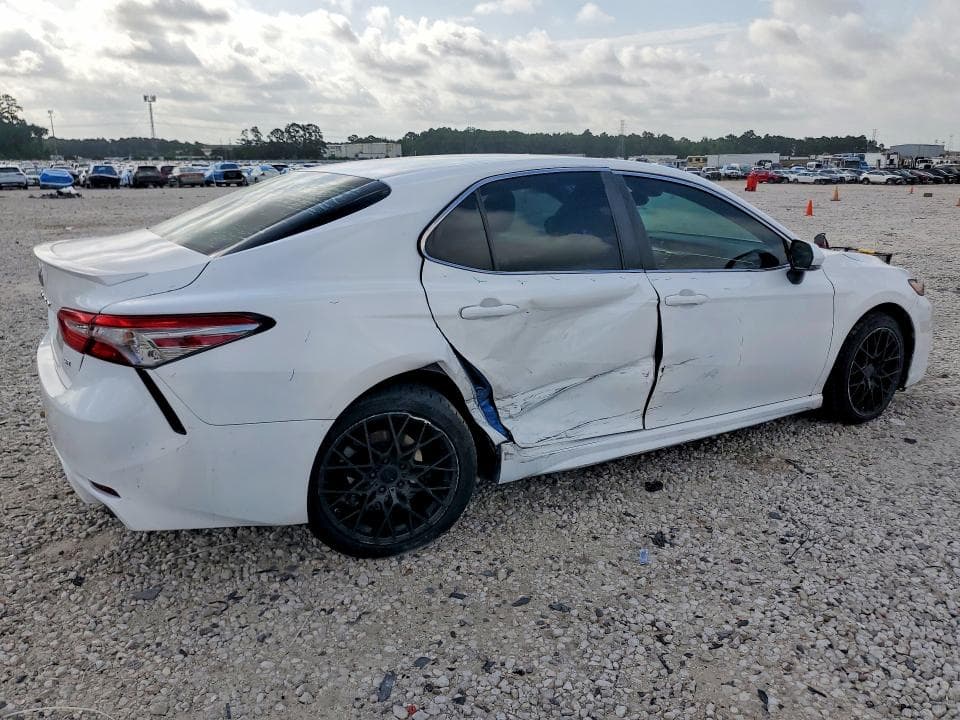 2018 TOYOTA CAMRY SE SE 3
