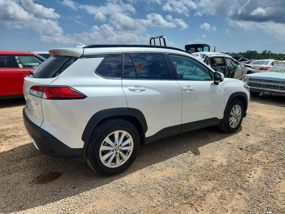 2024 TOYOTA COROLLA CROSS LE 3