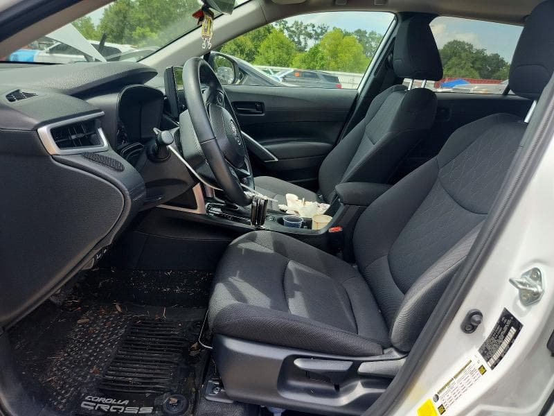 2024 TOYOTA COROLLA CROSS LE 7