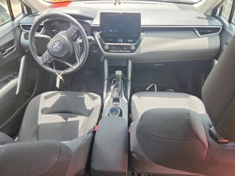 2024 TOYOTA COROLLA CROSS LE 8