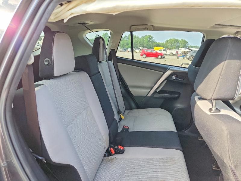 2017 TOYOTA RAV4 XLE 11