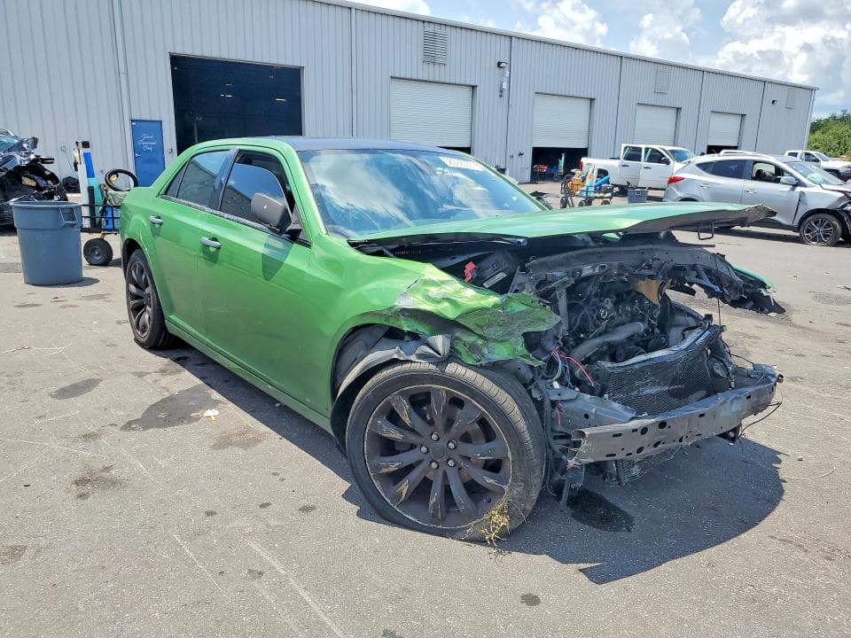 2019 CHRYSLER 300 LIMITED 4