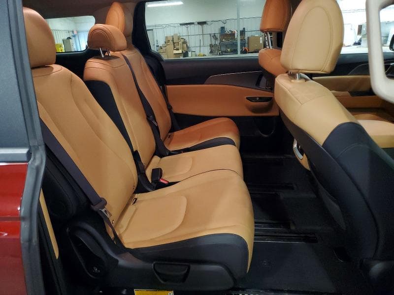 2023 KIA CARNIVAL LX 11