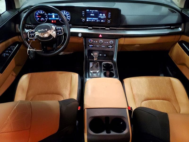 2023 KIA CARNIVAL LX 8