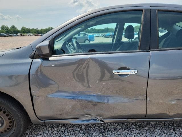 2019 NISSAN VERSA SV 7