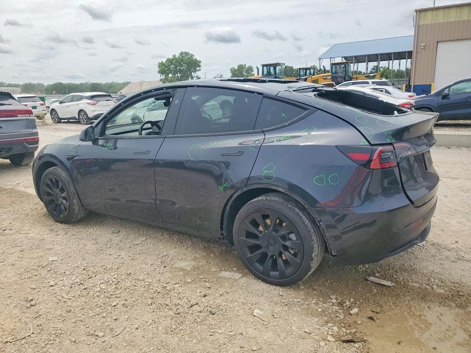 2024 TESLA MODEL Y 2