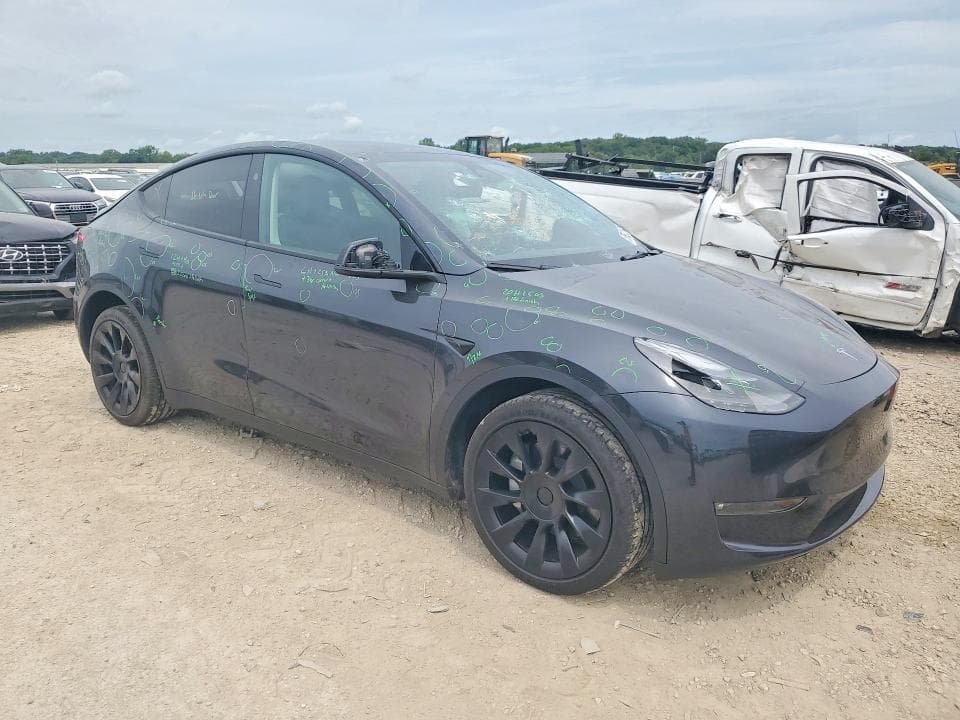 2024 TESLA MODEL Y 4