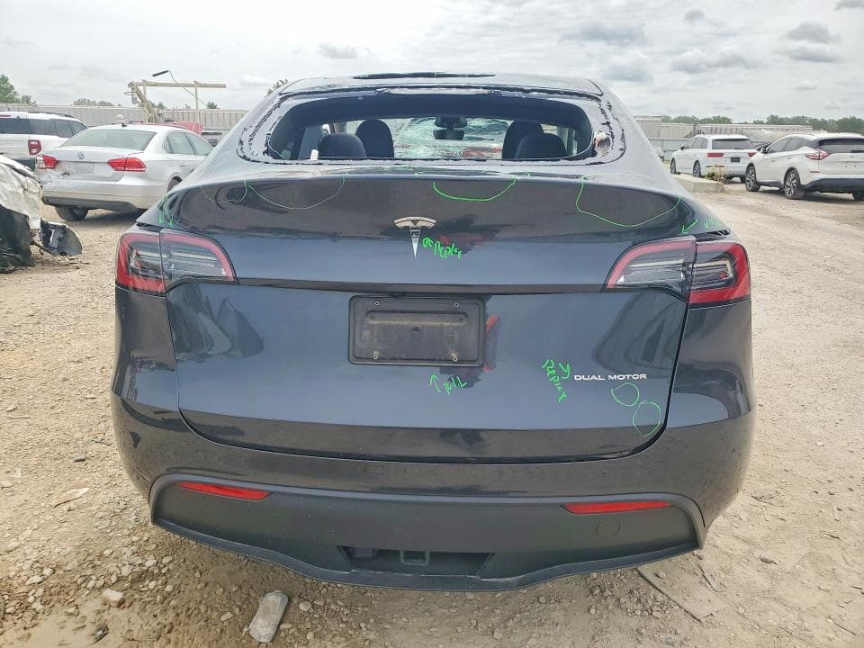 2024 TESLA MODEL Y 6
