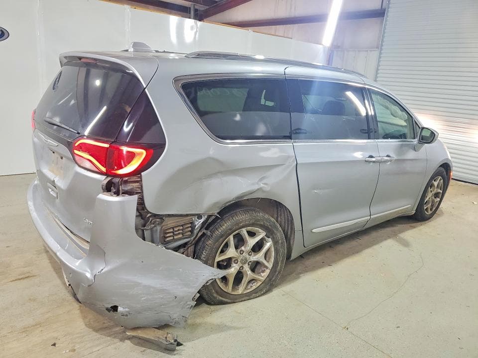 2020 CHRYSLER PACIFICA LIMITED 3