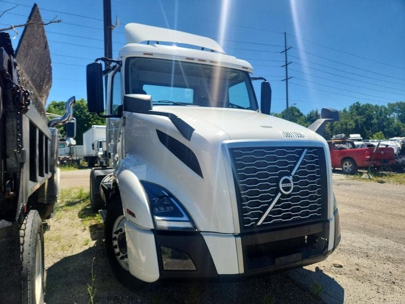 2021 VOLVO VNL SEMI TRUCK