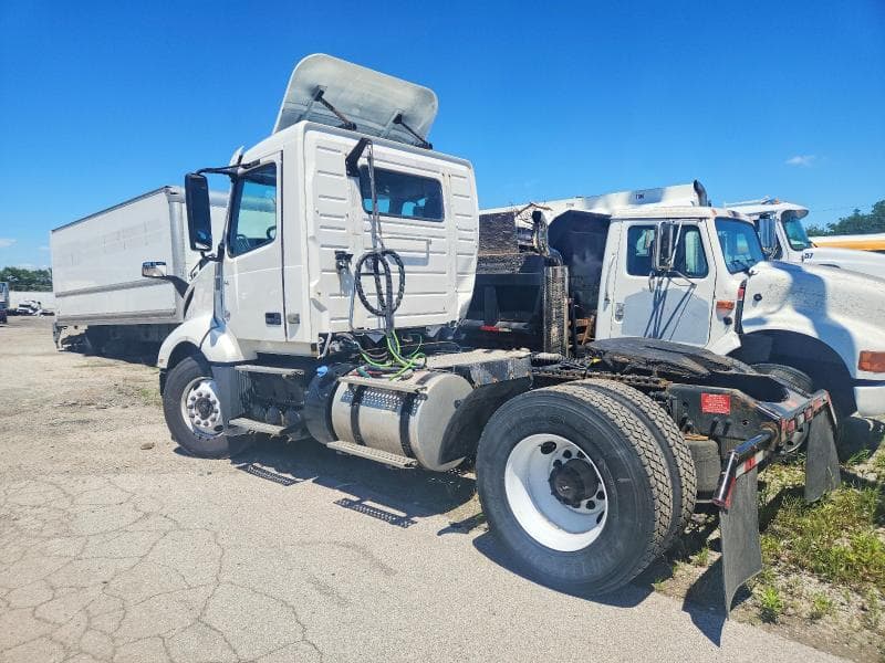 2021 VOLVO VNL SEMI TRUCK 3