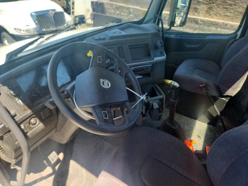 2021 VOLVO VNL SEMI TRUCK 5