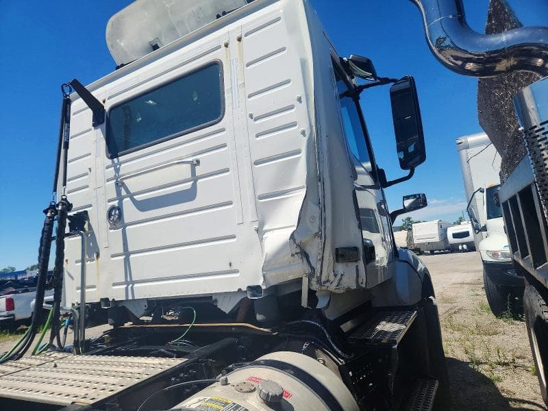 2021 VOLVO VNL SEMI TRUCK 9